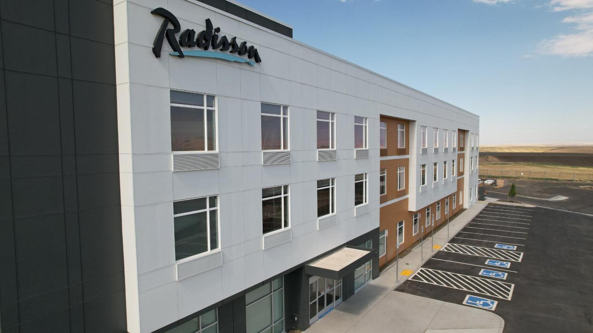 Radisson Hotel Pendleton Airport Exteriör bild