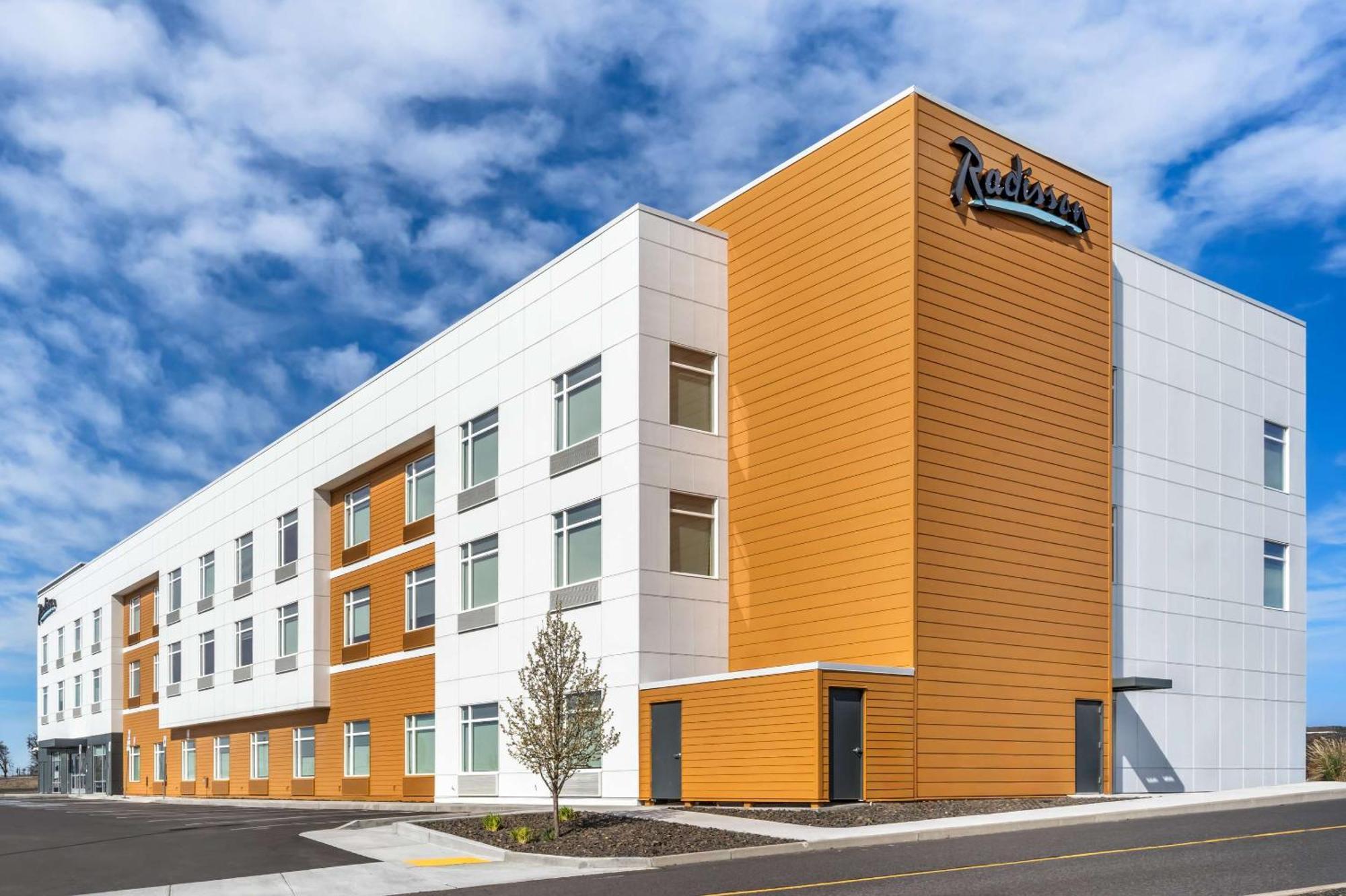 Radisson Hotel Pendleton Airport Exteriör bild