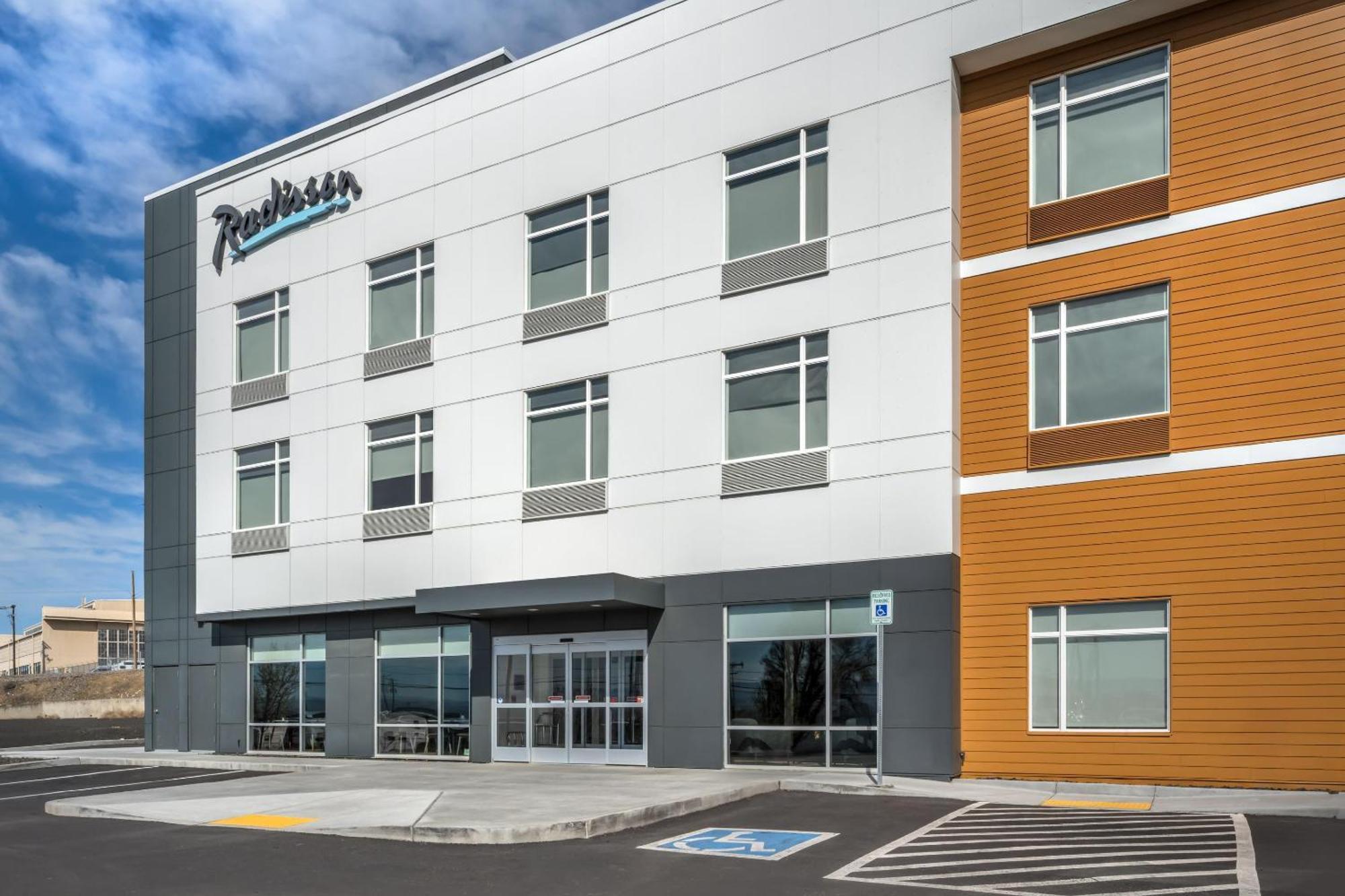 Radisson Hotel Pendleton Airport Exteriör bild
